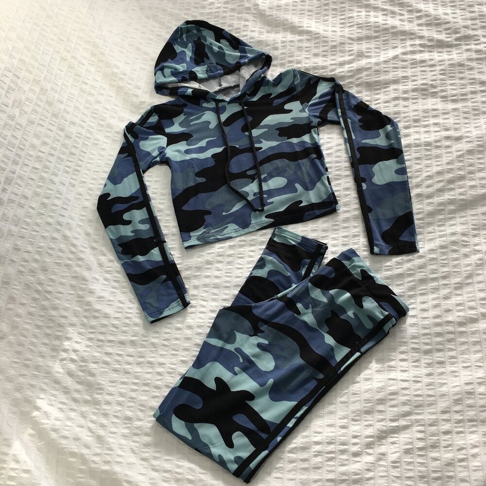 NWOT Blue Camo Print Crop Top Hoodie and Striped Side Leggings Set